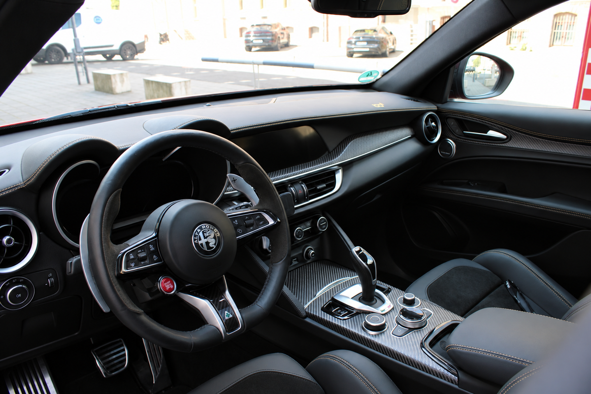 Stelvio Quadrifoglio Anniversario 100 - 1.Hand, LED, Pano, Wenig KM Bild 12