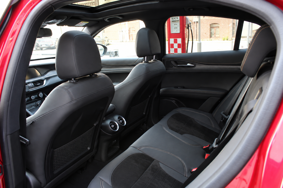 Stelvio Quadrifoglio Anniversario 100 - 1.Hand, LED, Pano, Wenig KM Bild 18