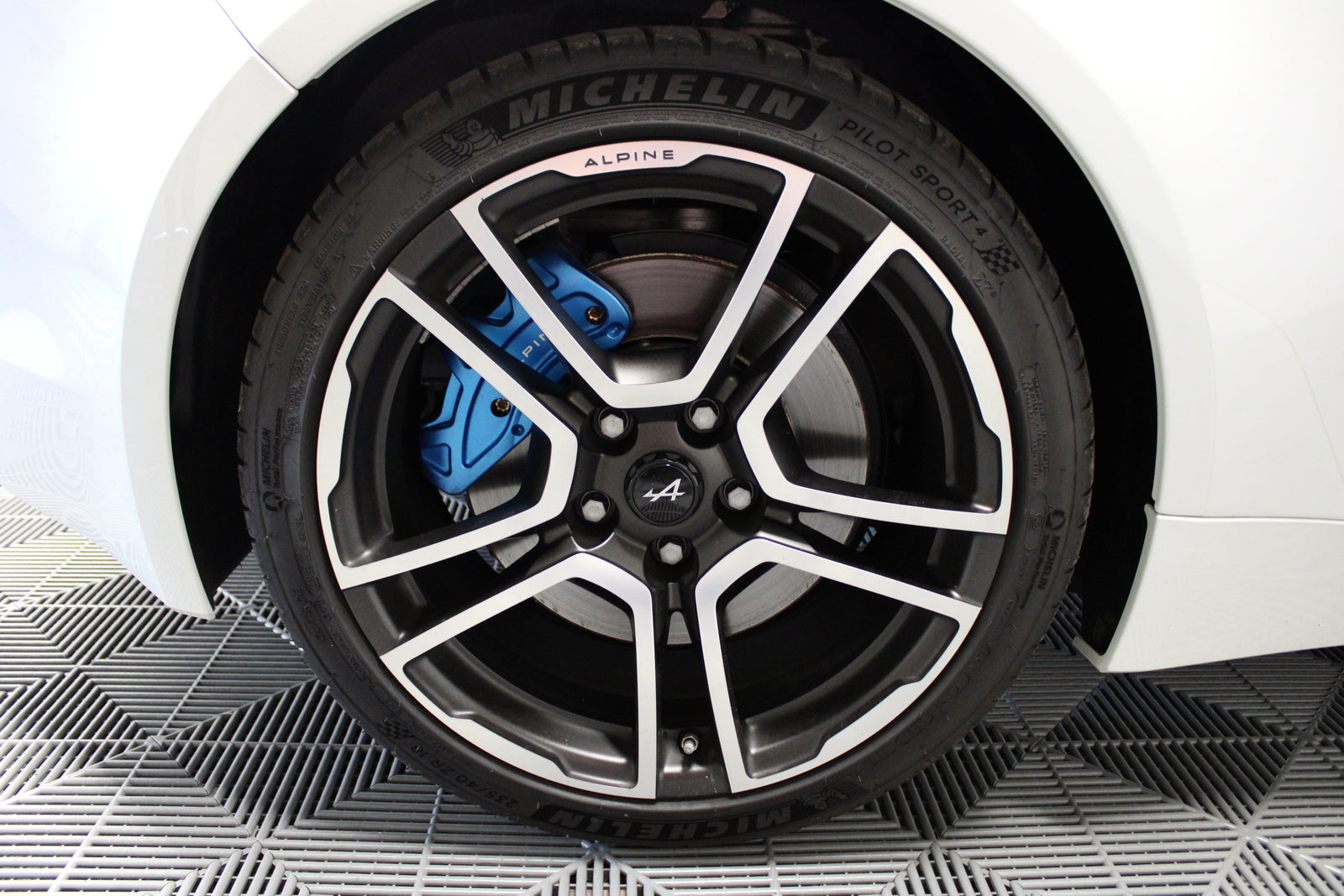 Alpine A110 "Première Édition" – im Kundenauftrag (Wenig KM, Kein OPF, Sabelt, Focal) Bild 14