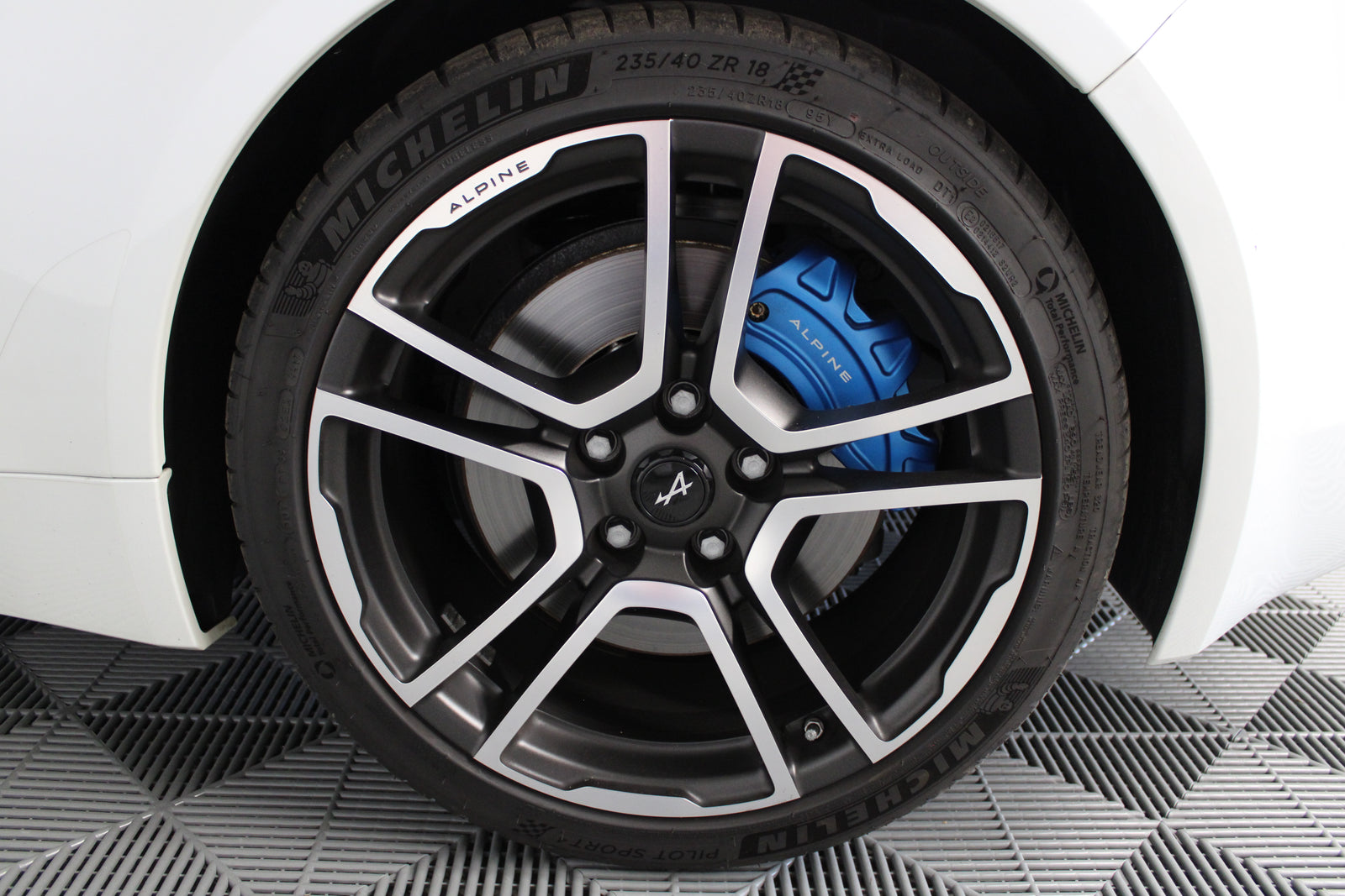 Alpine A110 "Première Édition" – im Kundenauftrag (Wenig KM, Kein OPF, Sabelt, Focal) Bild 12